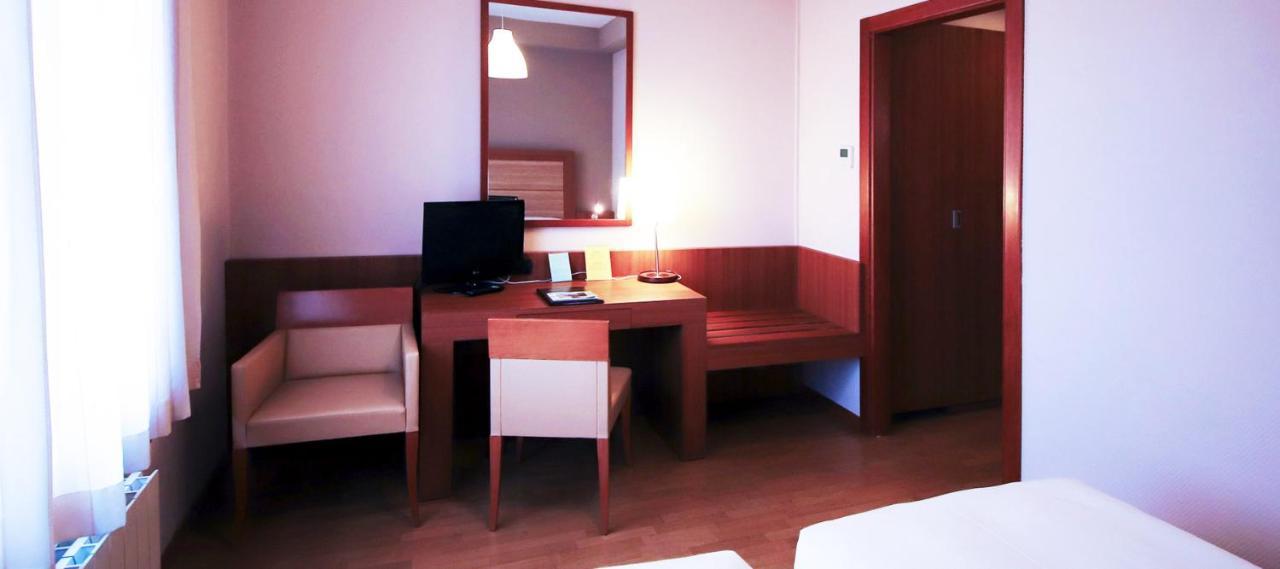 Monica Hotel Fiera Pregnana Milanese Eksteriør bilde