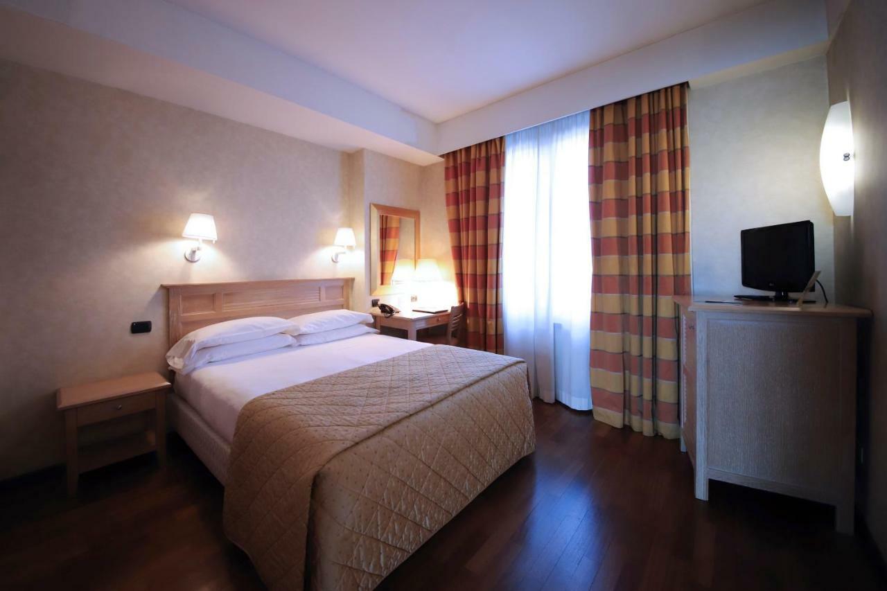 Monica Hotel Fiera Pregnana Milanese Eksteriør bilde