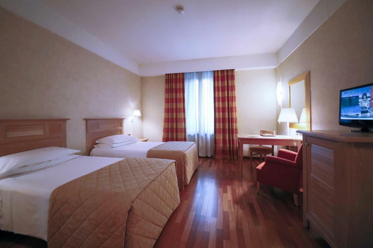 Monica Hotel Fiera Pregnana Milanese Eksteriør bilde