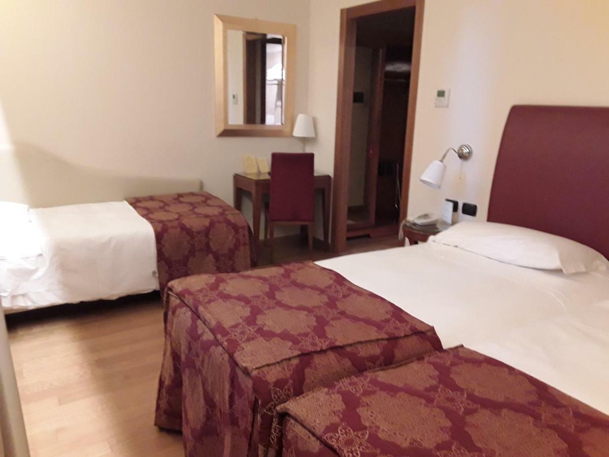 Monica Hotel Fiera Pregnana Milanese Eksteriør bilde